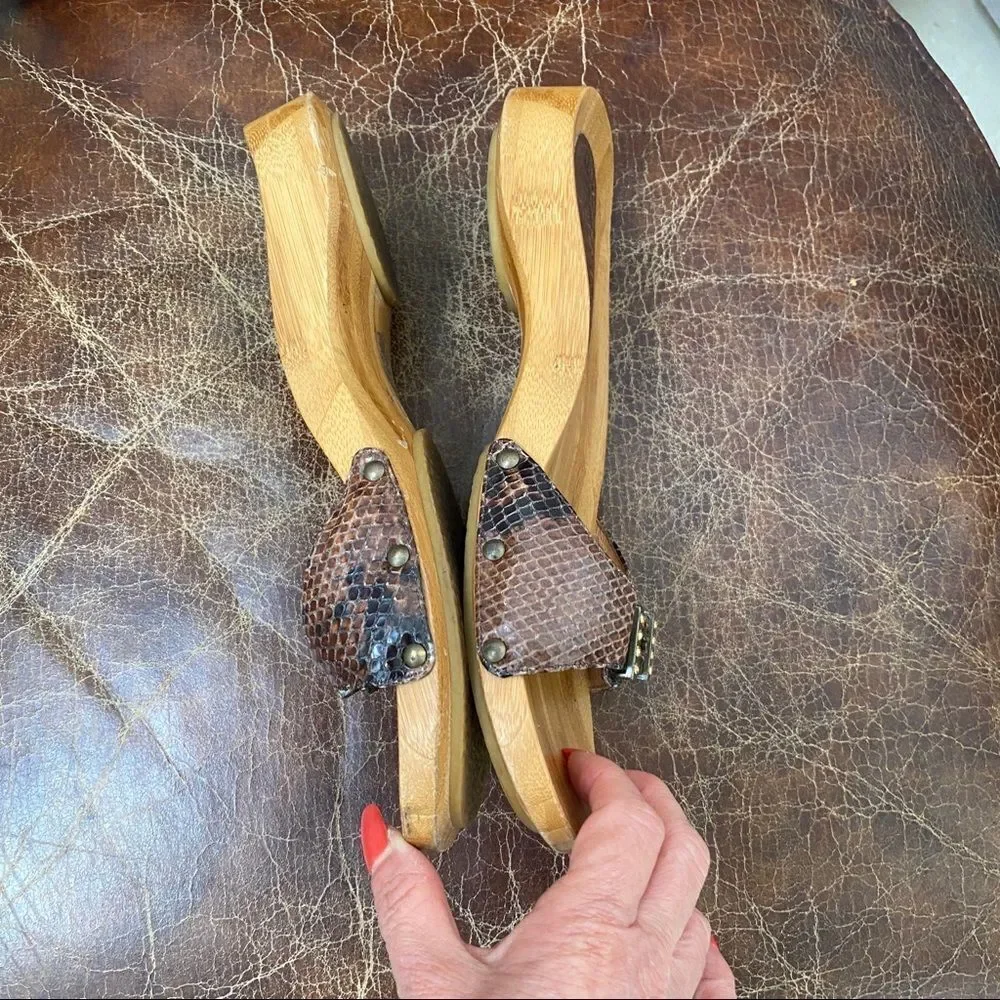 UNISA brown snakeskin & diamonds wood  sandals 10